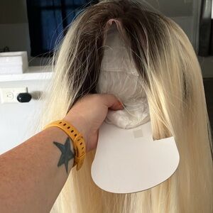 Blonde with dark roots never worn